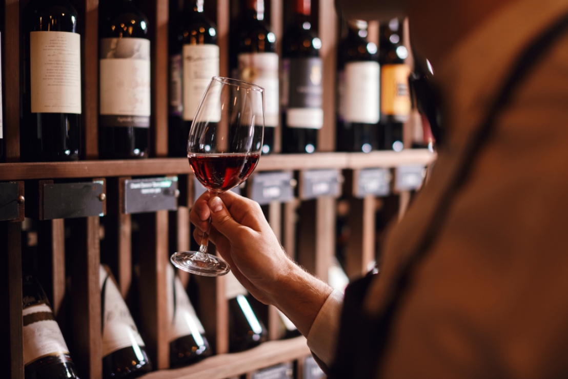 Caviste à Valenciennes : pourquoi acheter son vin chez un spécialiste ?